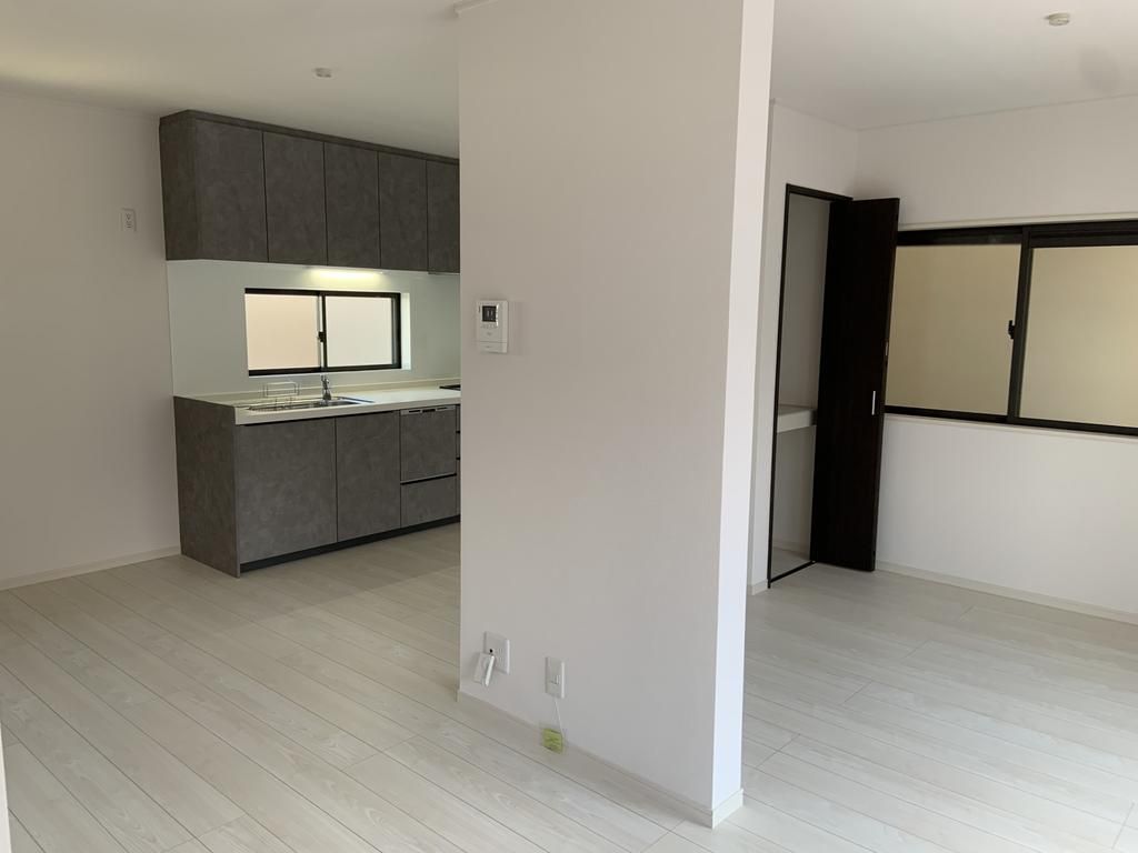 3LDK House for Sale in Suita, Osaka - 82.91 sqm - Thumbnail 3