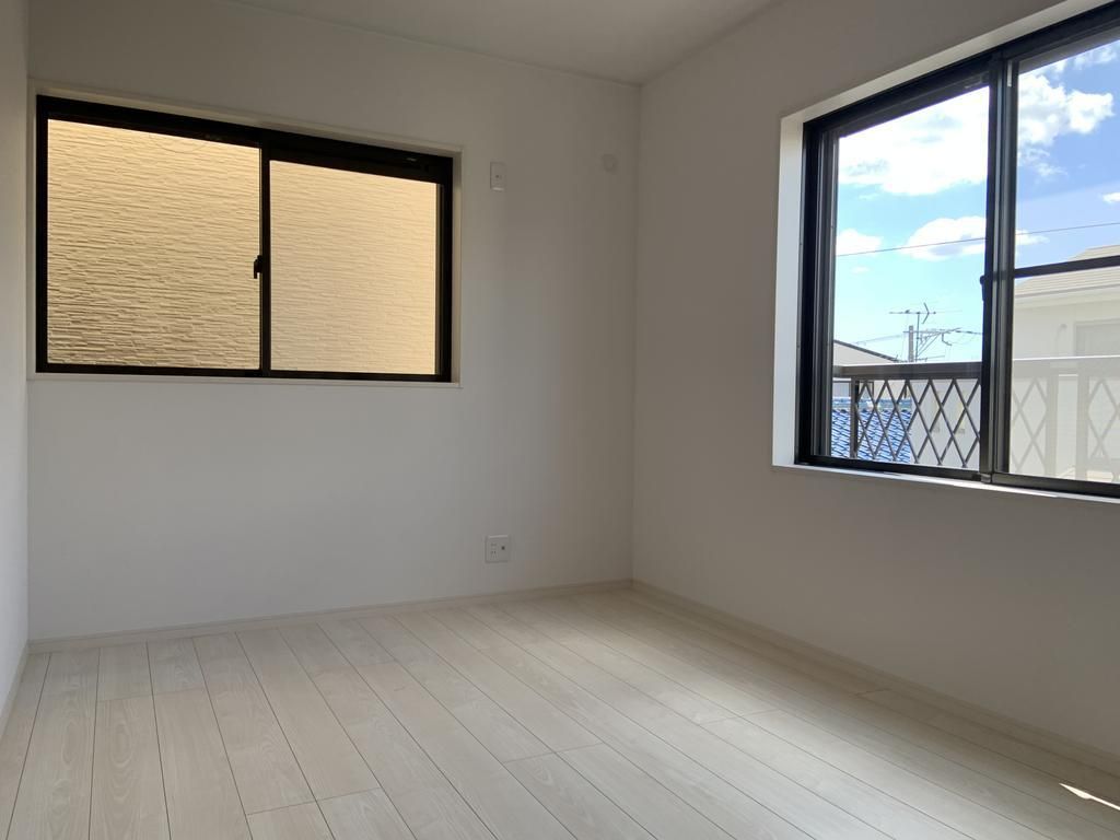 3LDK House for Sale in Suita, Osaka - 82.91 sqm - Thumbnail 2