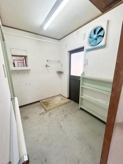 9DK Terrace House for Sale in Tadaoka, Osaka — Front_door, Tadaoka, Osaka