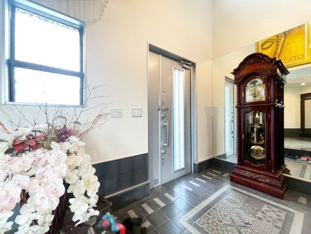 5LDK Modern House with Large Garden in Neyagawa, Osaka - Thumbnail 2