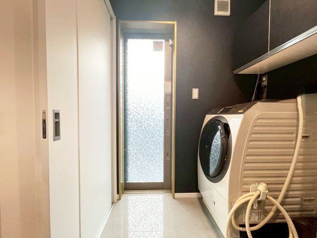 5LDK Modern House with Large Garden in Neyagawa, Osaka - Thumbnail 4