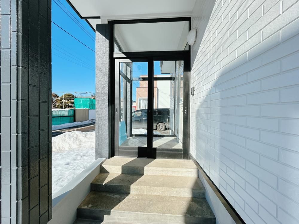 Renovated 4LDK House with Parking in Kushiro, Hokkaido - Thumbnail 3