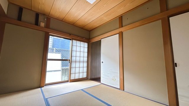 5LDK House for Sale in Heguri-cho, Nara - 98.96 sqm - Thumbnail 2