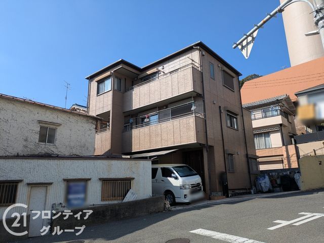 Spacious 4SLDK House in Kobe's Heiwadai | Ideal for Two Families - Thumbnail 3