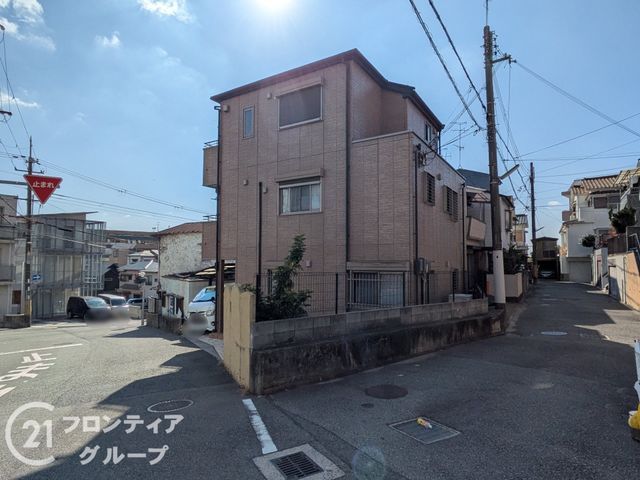 Spacious 4SLDK House in Kobe's Heiwadai | Ideal for Two Families - Thumbnail 2