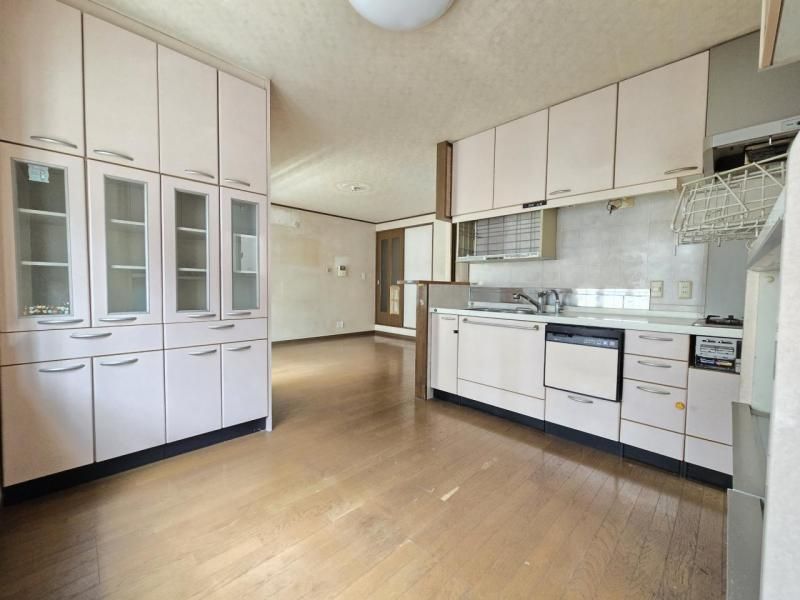 5LDK Steel-Frame House for Sale in Kadoma, Osaka - Thumbnail 4
