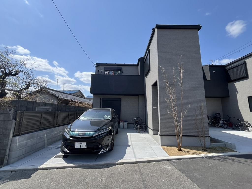 Modern 4LDK House for Sale in Yao, Osaka - Near Yao Station - Thumbnail 2