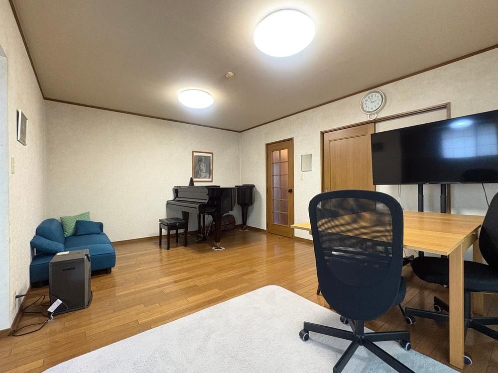 7LDK Reinforced Concrete House for Sale in Kumatori, Osaka - Thumbnail 2