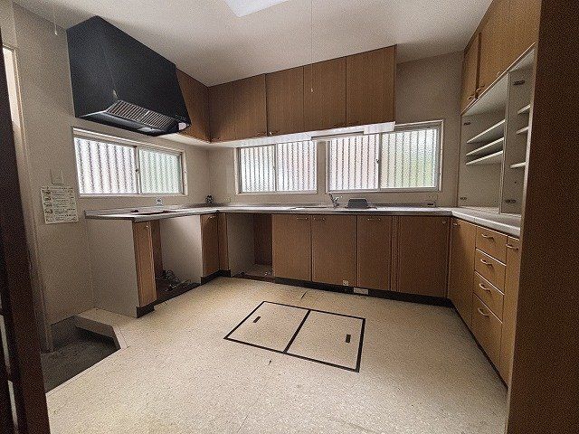 Vacant House in Kyoto's Sakyo Ward with 4LK Layout and 661m² Land - Thumbnail 3