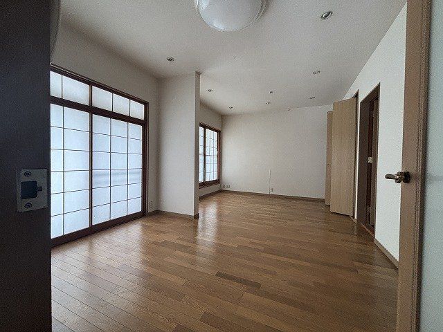Vacant House in Kyoto's Sakyo Ward with 4LK Layout and 661m² Land - Thumbnail 2