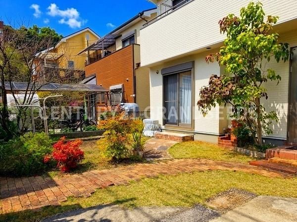 4LDK Detached House in Takatsuki, Osaka with Solar Panels & Garden - Thumbnail 2