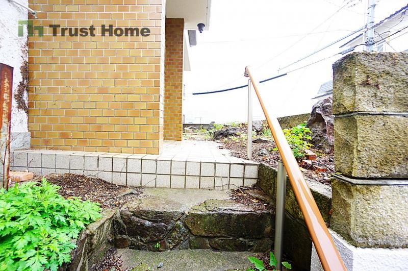 6DK House with Garage & Views in Kobe's Nada Ward - Thumbnail 3