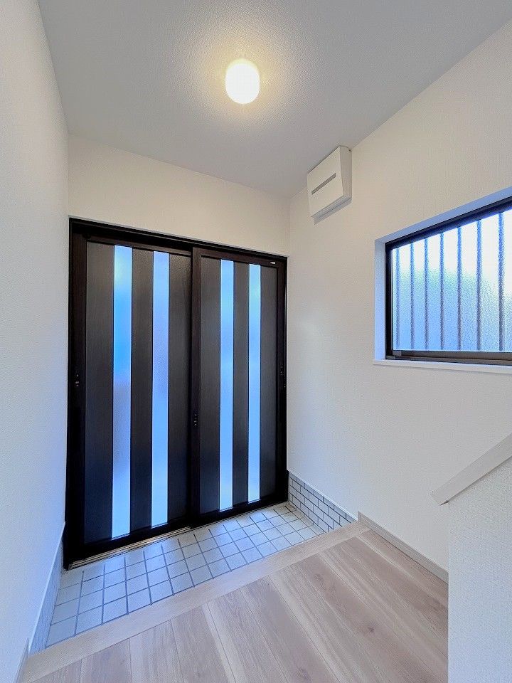 Renovated 3LDK Corner Lot House Near Osaka Airport Station, Ikeda - Thumbnail 2
