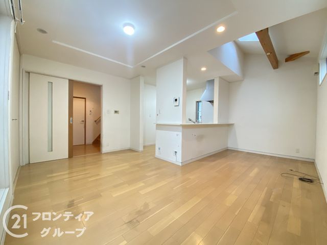 4LDK Detached House for Sale in Sakai, Osaka - Spacious Family Home - Thumbnail 2