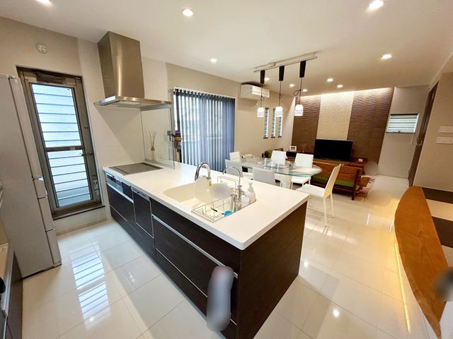 Modern 4SLDK House for Sale in Osaka's Hirano Ward - Thumbnail 4