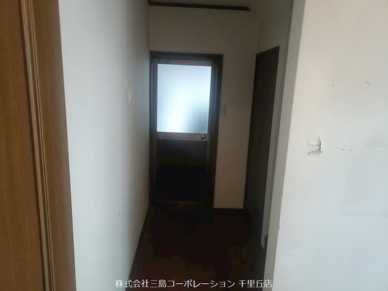 3DK Detached House for Sale in Settsu City, Osaka - Thumbnail 2
