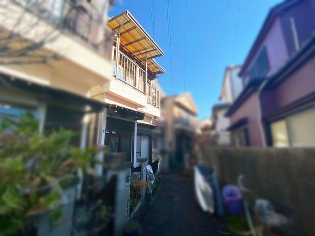 3DK House with South Balcony for Sale near Makino Station, Hirakata - Thumbnail 2
