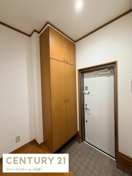 Renovated 2LDK House for Sale in Himeji, Hyogo - Image 1