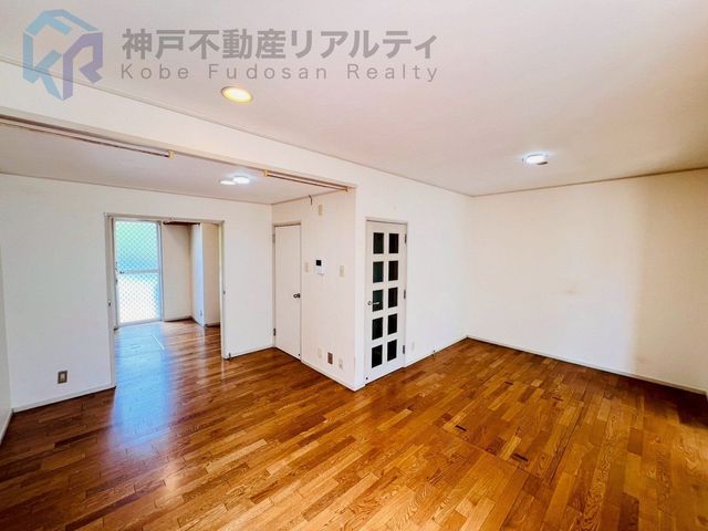 5LDK Detached House for Sale in Kasugadai, Kobe - Thumbnail 3