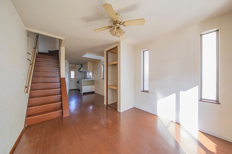 Modern 3-Story House with Rooftop Balcony in Shimamoto, Osaka - Thumbnail 4