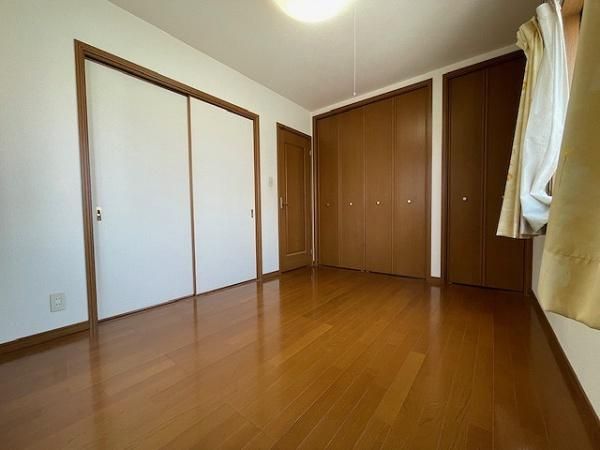 4LDK Detached House for Sale in Tsurumi-ku, Osaka - Thumbnail 3