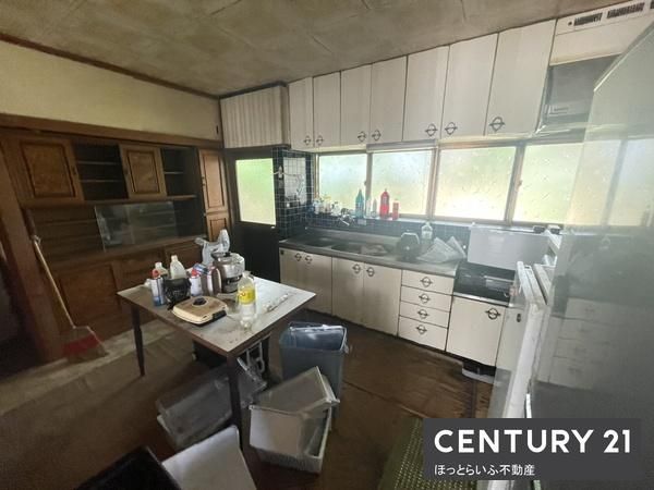 Spacious 6DK Detached House in Miyakonojo, Miyazaki with 177.70 sqm - Thumbnail 4