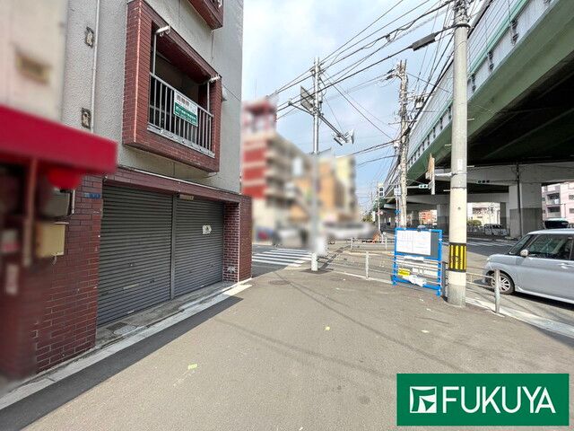Shop-Attached 3-Story House for Sale in Osaka Nishinari Ward - Thumbnail 2