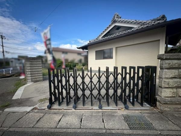 Renovated 6LDK House with 4-Car Parking in Iwade, Wakayama - Thumbnail 3