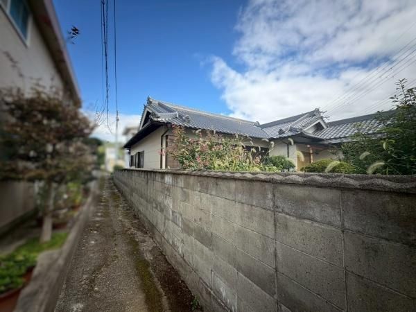 Renovated 6LDK House with 4-Car Parking in Iwade, Wakayama - Thumbnail 4