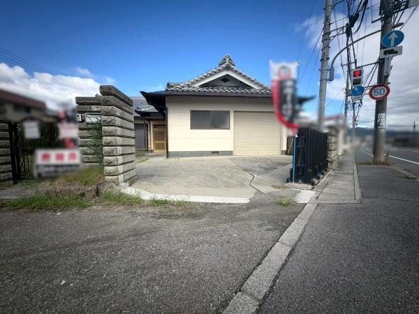 Renovated 6LDK House with 4-Car Parking in Iwade, Wakayama - Thumbnail 2