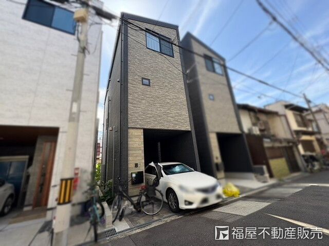 Modern 3LDK House for Sale in Tsuruhashi, Osaka - Thumbnail 2