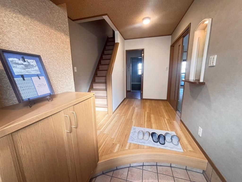 Renovated 4LDK House for Sale in Shijonawate, Osaka - Thumbnail 2