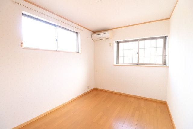 4LDK Detached House for Sale in Yokkaichi, Mie Prefecture - Thumbnail 2