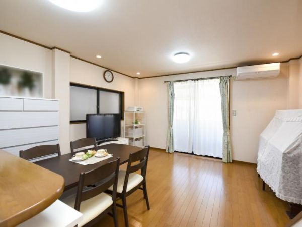 5LDK Steel-Framed House in Nishiyodogawa-ku, Osaka - Thumbnail 2