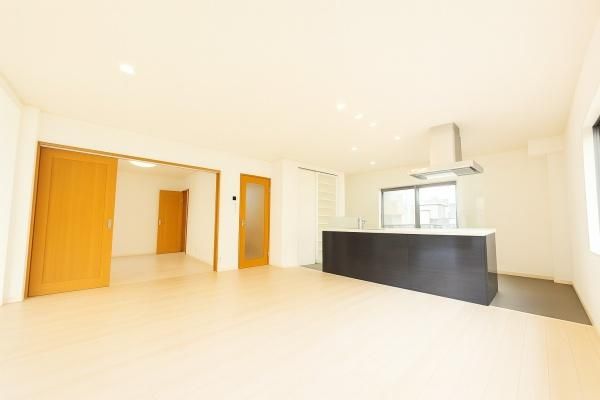 5LDK Steel Frame House with Solar Panels in Oita City - Thumbnail 2