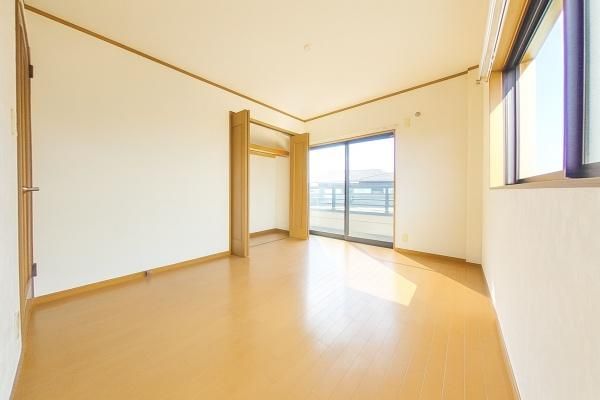 5LDK Steel Frame House with Solar Panels in Oita City - Thumbnail 4