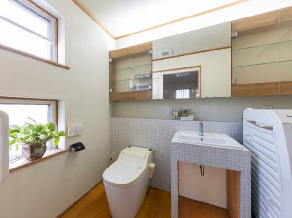 1928 Terraced House with Double-Height Living Room in Osaka - Thumbnail 4