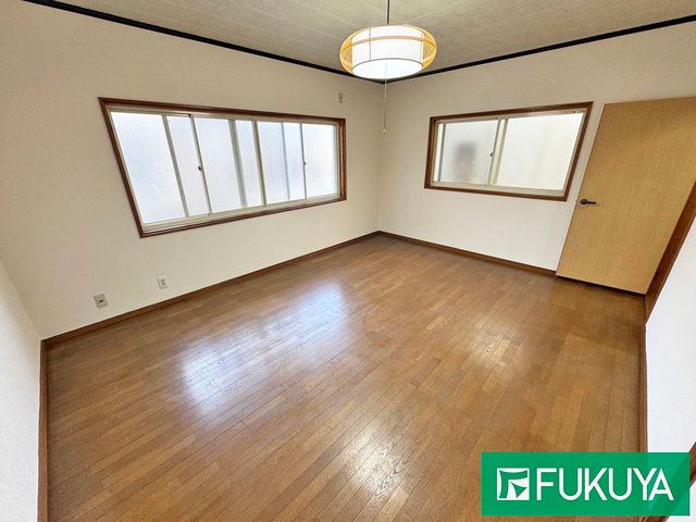 Renovated 4LDK Wooden House Near Kōzenji Station, Hirakata - Thumbnail 2