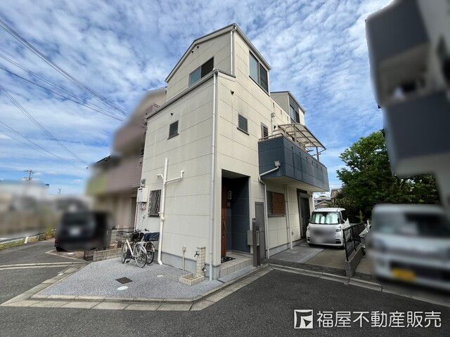 4LDK Detached House for Sale in Tsurumi Ward, Osaka - Thumbnail 2