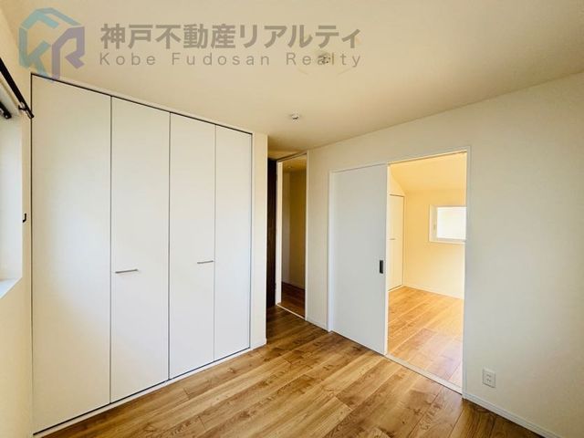 2018-Built 5LDK House with High Ceilings & 2 Car Parks in Kobe - Thumbnail 2