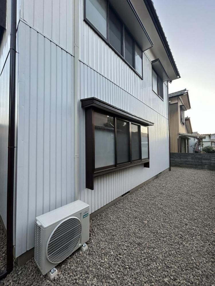 Renovated 4SLDK House in Tsuruga with Seismic Upgrades & Parking - Image 1