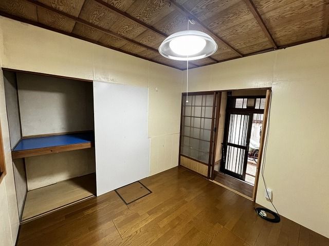 2K Terrace House for Sale in Osaka Nishi-Yodogawa, Near Tsukamoto Station - Thumbnail 4