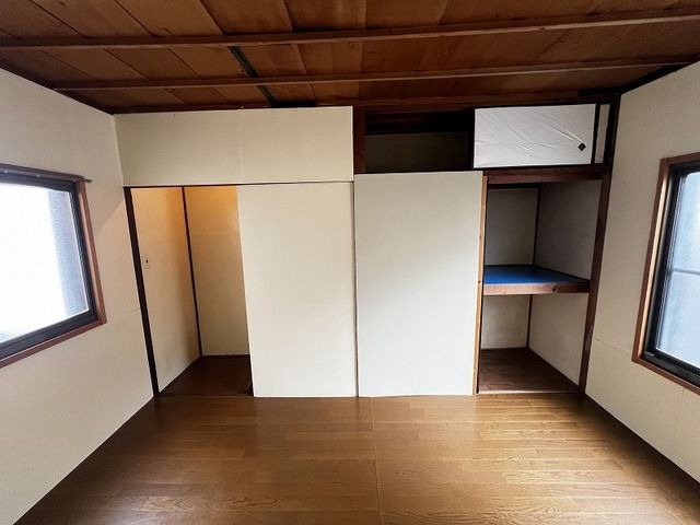 2K Terrace House for Sale in Osaka Nishi-Yodogawa, Near Tsukamoto Station - Thumbnail 2