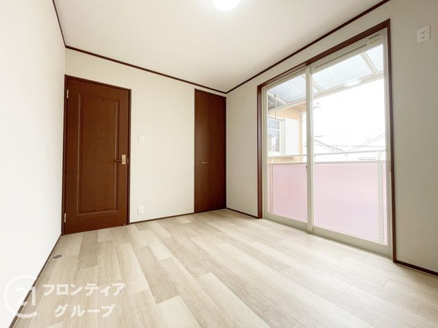 5LDK Renovated Family House for Sale in Hirakata, Osaka - Thumbnail 4