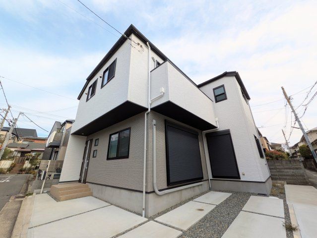 4LDK Modern House in Tarumi, Kobe | 2022 Build | Near Tarumi Station - Thumbnail 2