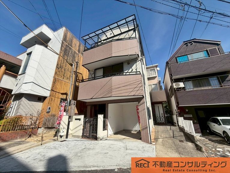 Renovated 3LDK Steel-Frame House for Sale in Kobe's Mikage - Thumbnail 2