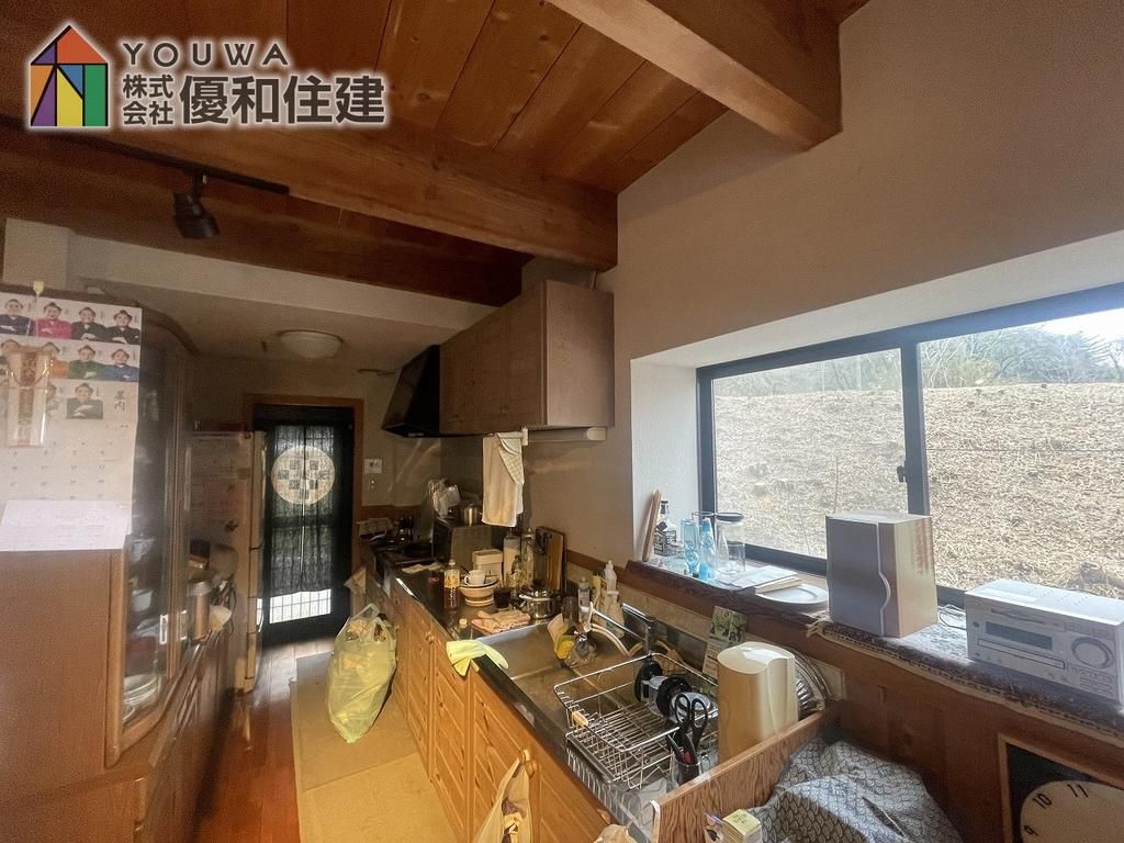 Architect-Designed Home with Natural Materials in Himeji - Thumbnail 4