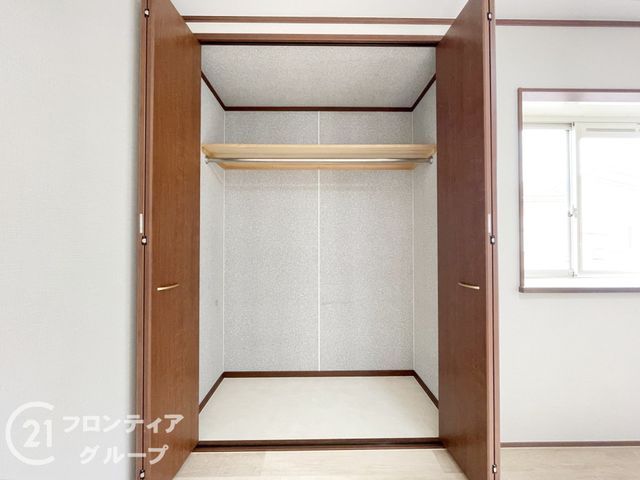 Renovated 5LDK House with Parking in Hirakata, Osaka - Thumbnail 4