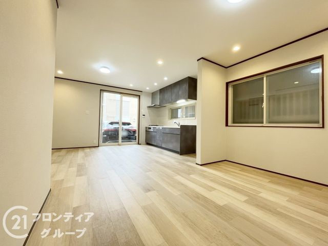 Renovated 5LDK House with Parking in Hirakata, Osaka - Thumbnail 2