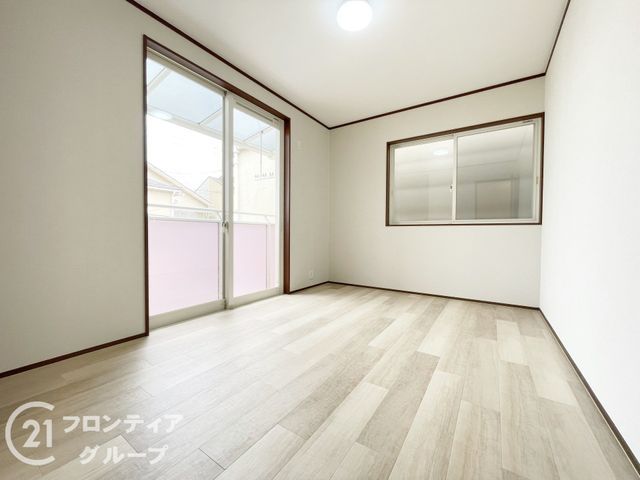 Renovated 5LDK House with Parking in Hirakata, Osaka - Thumbnail 3